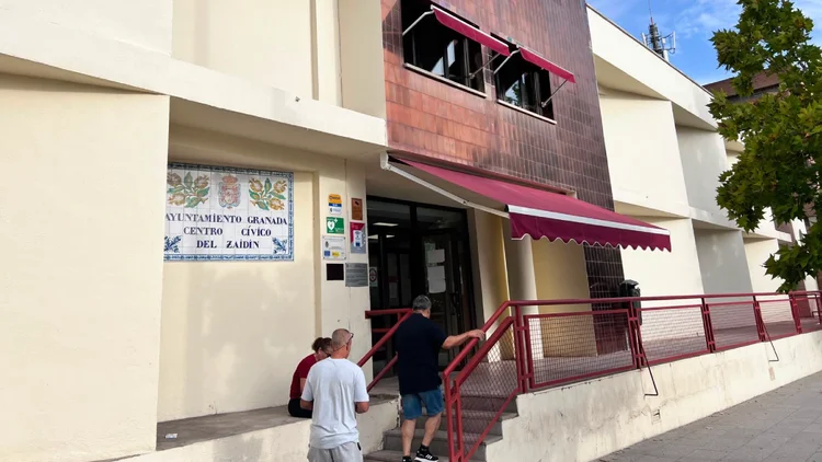 La oficina del Zaidín refuerza su horario con dos tardes y mantiene las reuniones informativas para reclamar los daños del terremoto