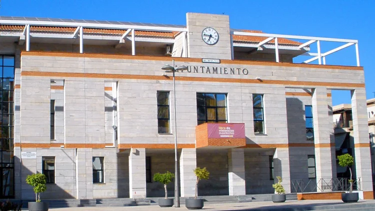 Salobreña se gasta 5,1 millones del ahorro municipal pese al aviso de su interventora sobre un posible reintegro de fondos europeos
